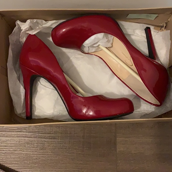 Red Heels - Picture 6 of 6